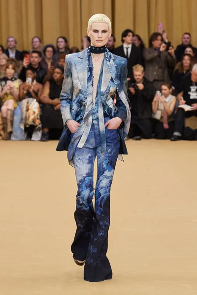 Look 22